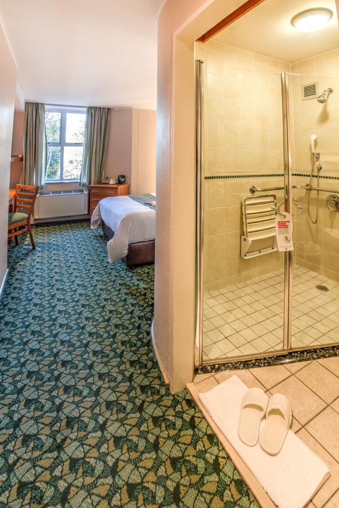 Town Johannesburg Airport Hotel 2*